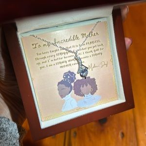 Mothers Day Necklace in Lighted Wood Gift box 🎁